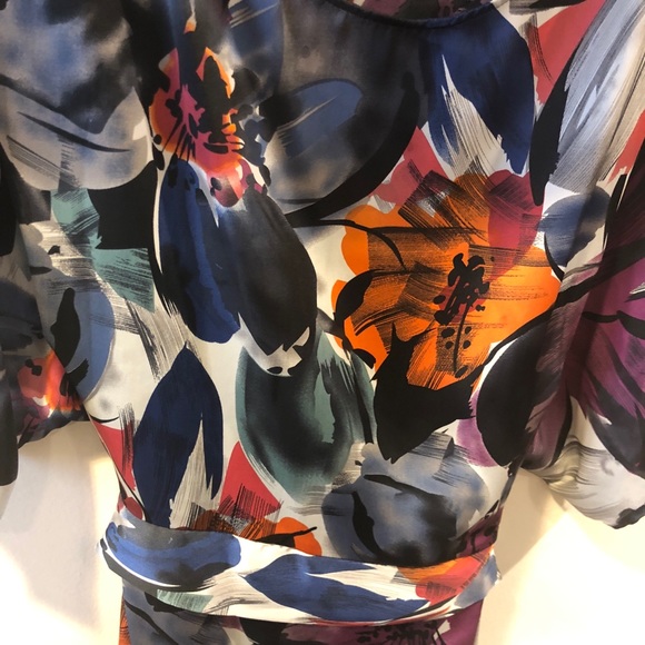 Stunning floral dress - Picture 2 of 4